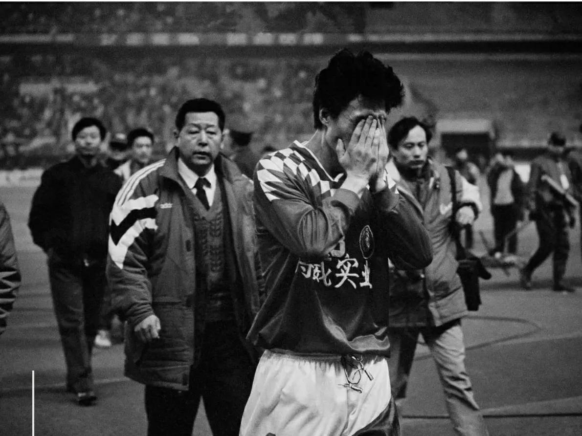 从一线记者到摄影艺术家，谢军拍下了即将消逝的时代记忆