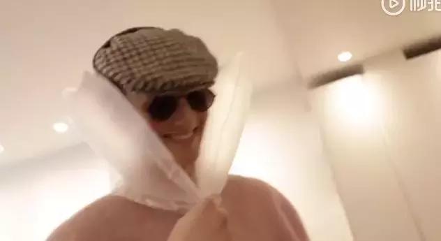 我们花了400块,把土鳖小伙子送上了伦敦时装周???