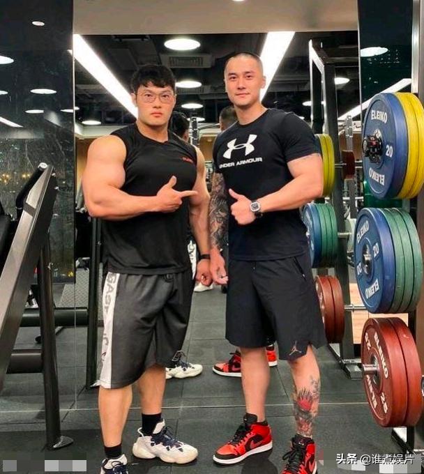 蒋劲夫的花臂纹身,蒋劲夫变肌肉男