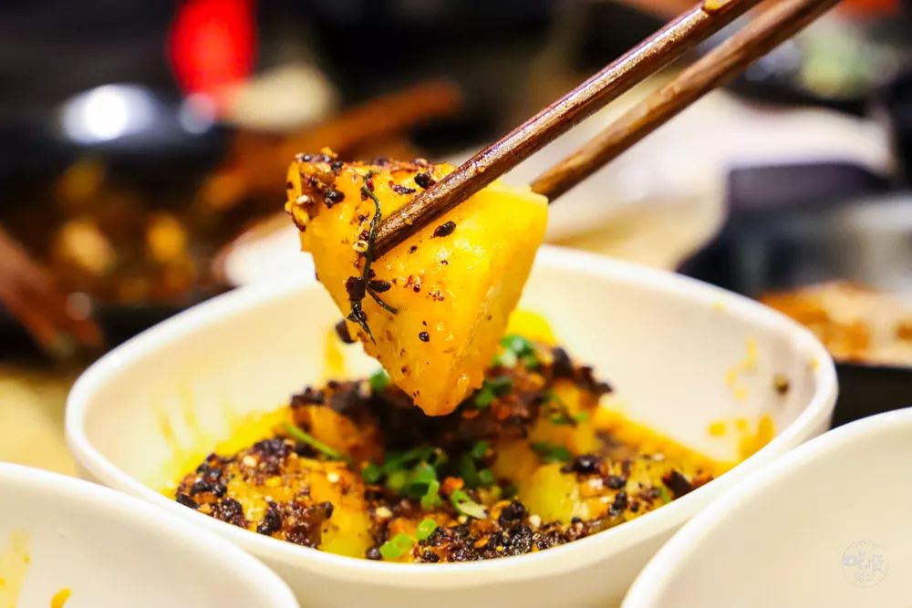 这家国潮网红串串落地襄阳啦，你只管拿串不用涮可以直接开吃