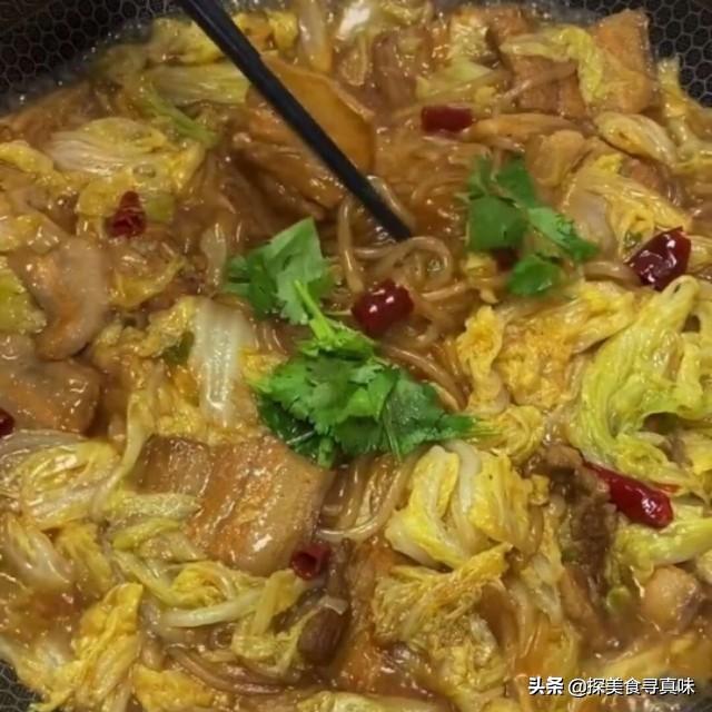 好吃的白菜炖粉条做法,白菜炖粉条白菜提前用水焯吗