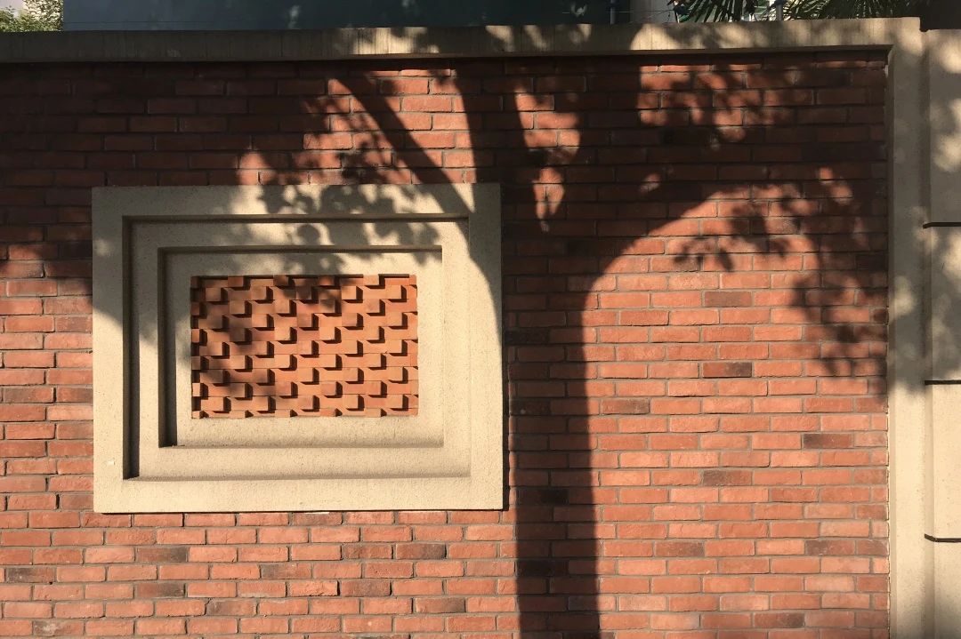 变美、变慢、变温柔,彭浦镇25条街集体宜人化是怎么做到的