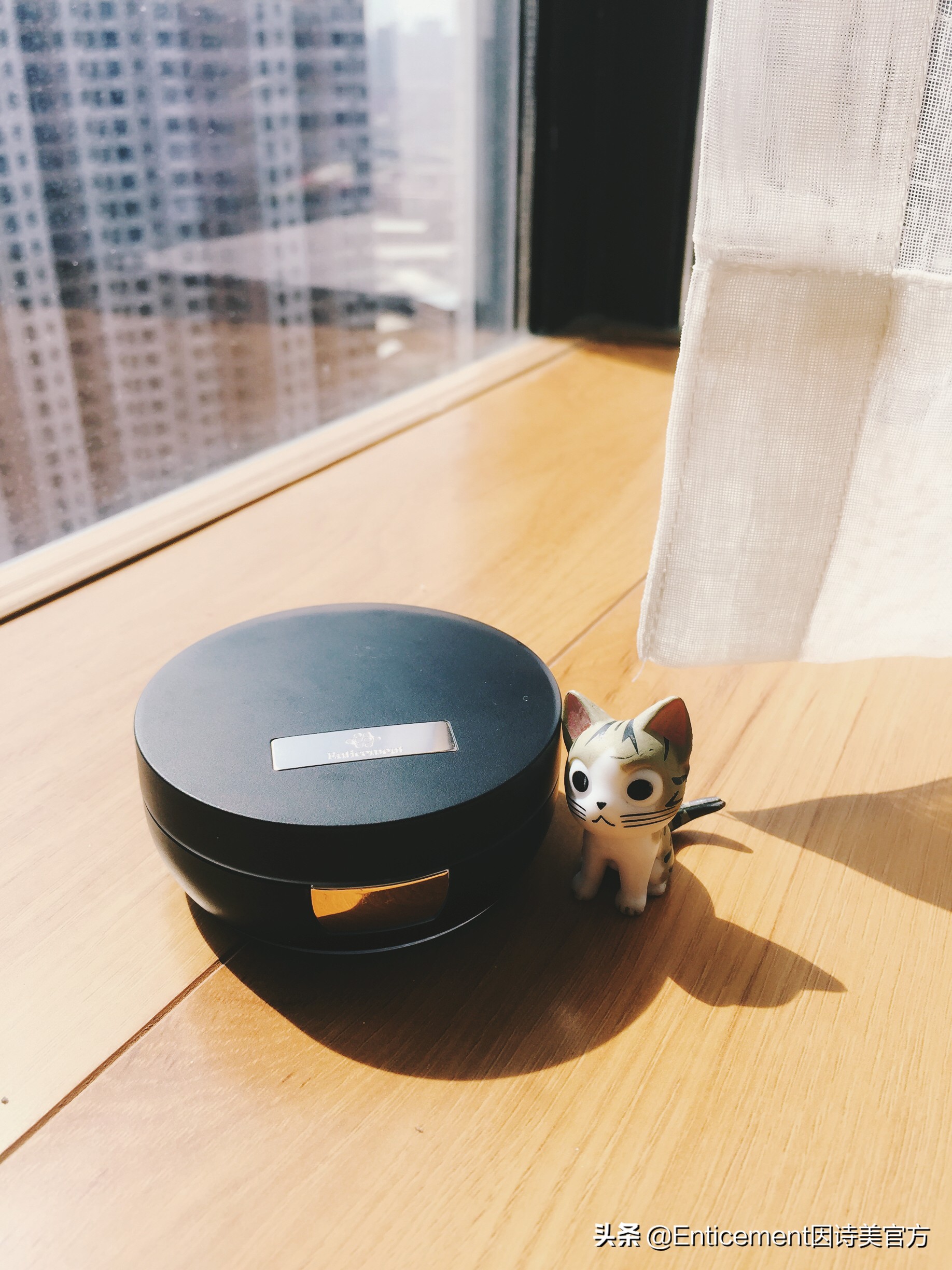 用了护肤品后脸上很油是什么原因,为什么擦完护肤品脸上油油的