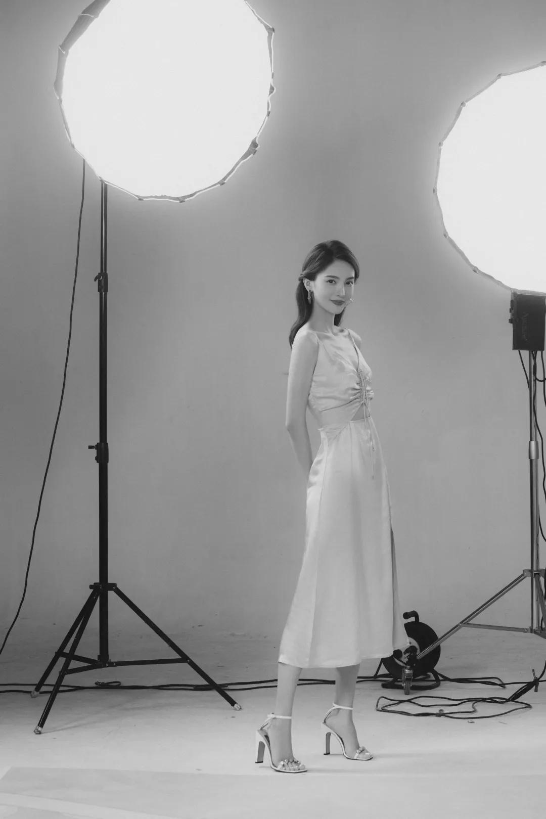 何穗冬天穿衣搭配技巧 (何穗的日常穿搭简单大方又有气质)