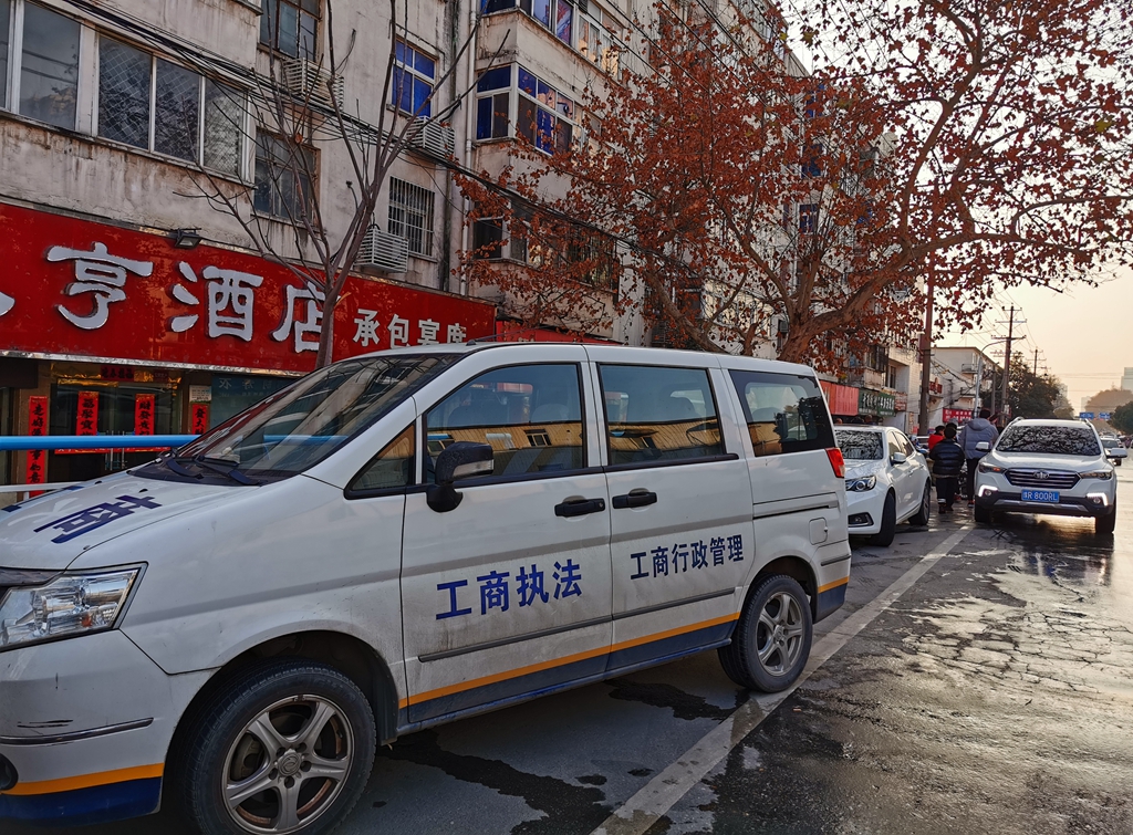 医用酒精买不到，南阳民众酒精厂排起长队，抢购食用酒精消毒