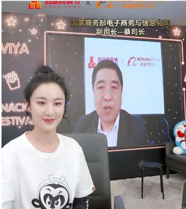 主持人吴昕最新直播,吴昕现在还在做主持人吗