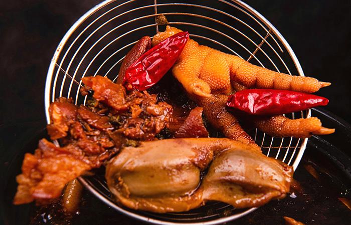 卤肉放什么调料使颜色不会发黑,卤肉怎样做到出锅以后肉不发黑