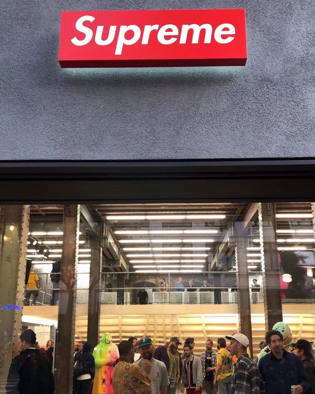 限定疯抢、潮人云集，Supreme新店为什么就选了旧金山