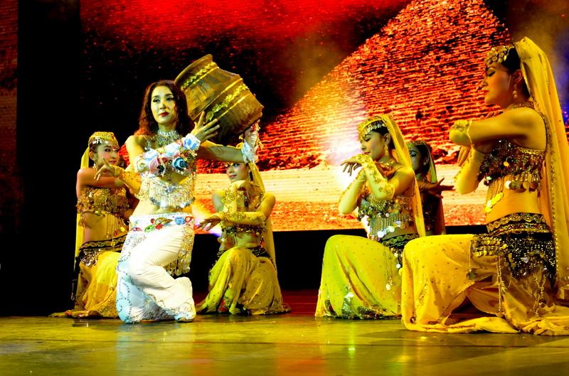 去新疆不跟团不自驾怎么玩,普通人不跟团去重庆自由行