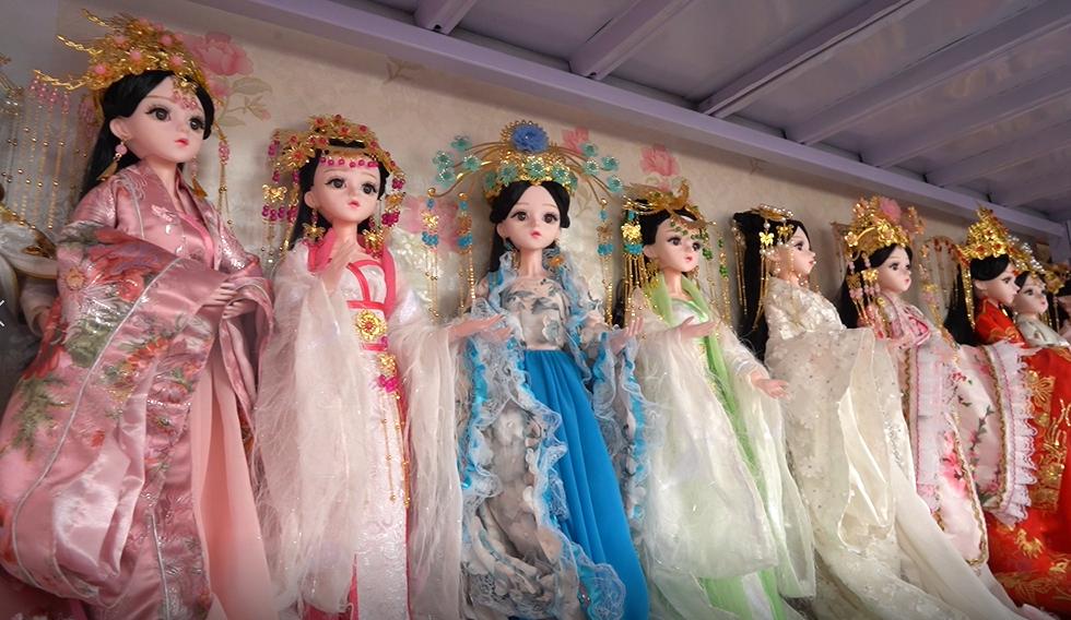 农家女开直播教做古典娃娃，拥有23.5万粉丝，收徒超过200名