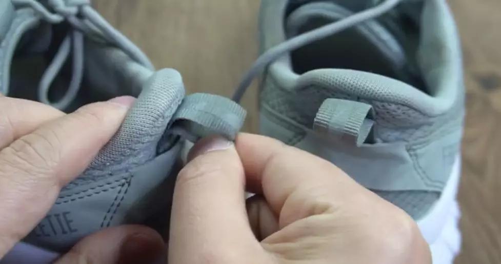 鞋子鞋口清洗的方法,鞋子后面的小拉环