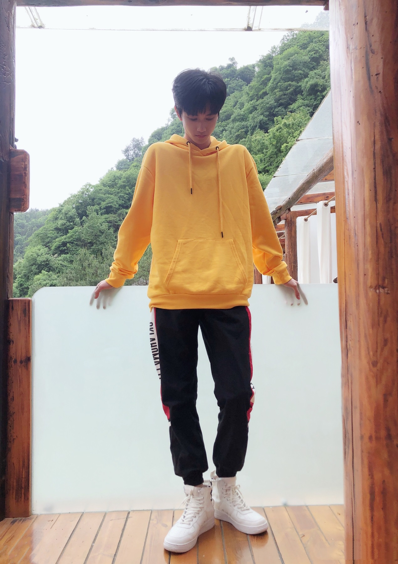 敖子逸帅气暖心,敖子逸活力满分的夏天