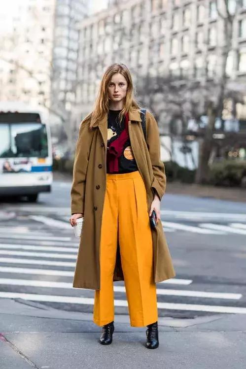 这个冬季时髦精都是这么穿大衣的,时髦的人喜欢这样穿