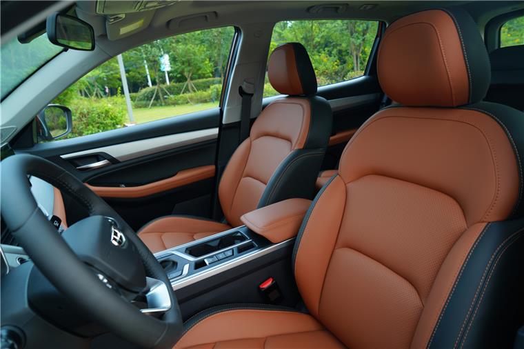 新款吉利远景x6值得入手,吉利远景x6新款车白色内景