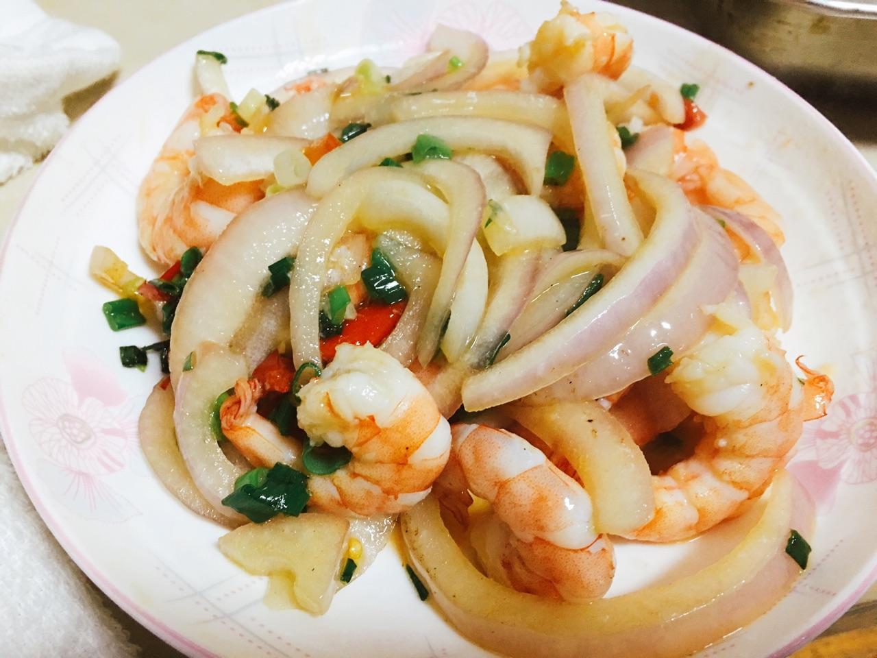 洋葱炒虾仁怎么做好吃又简单,洋葱炒虾仁怎么做简单又好吃