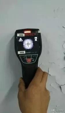 想在墙上钻孔找谁,墙上打孔如何避让电线