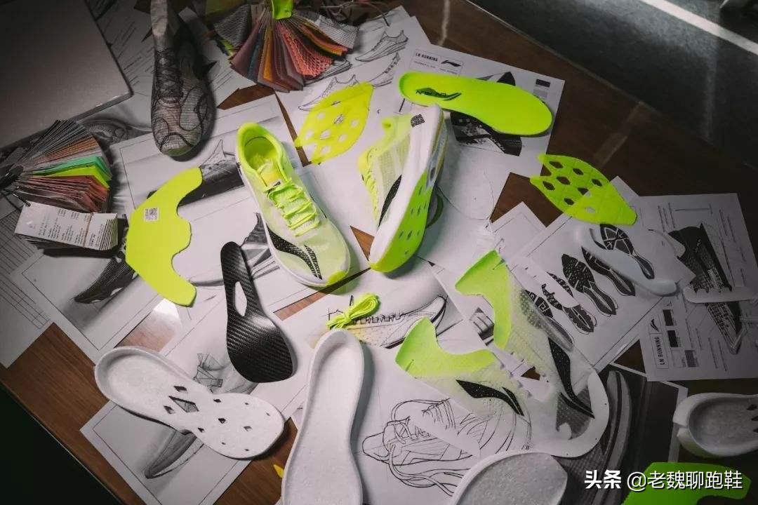 是李宁的飞电好还是高配版绝影好,是李宁的跑鞋好还是耐克的跑鞋好