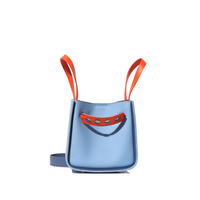 不要再背烂大街的双肩包了,别再背烂大街的轻奢包