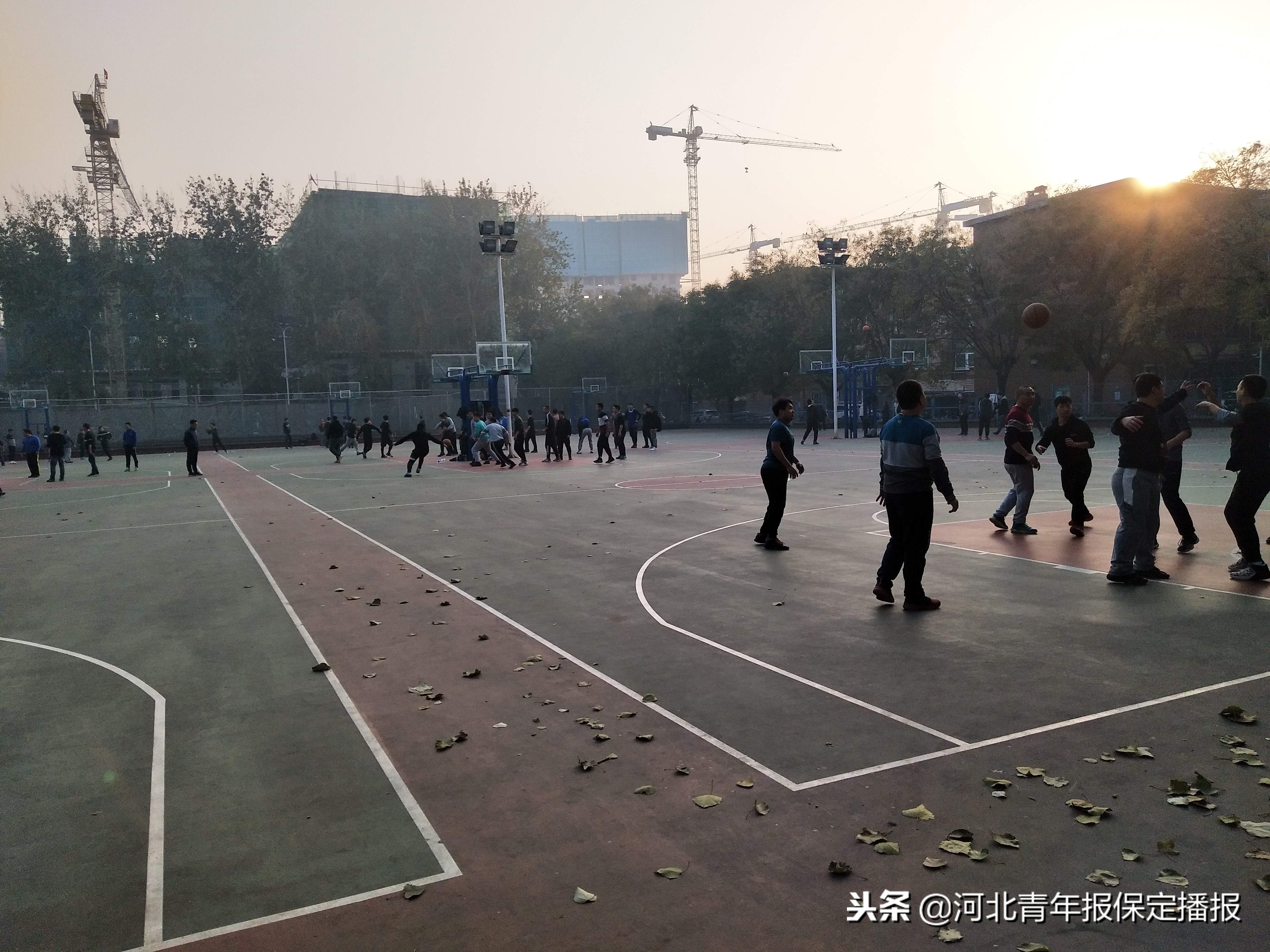 高校体育设施需要对社会开放吗,高校体育场对外开放要求