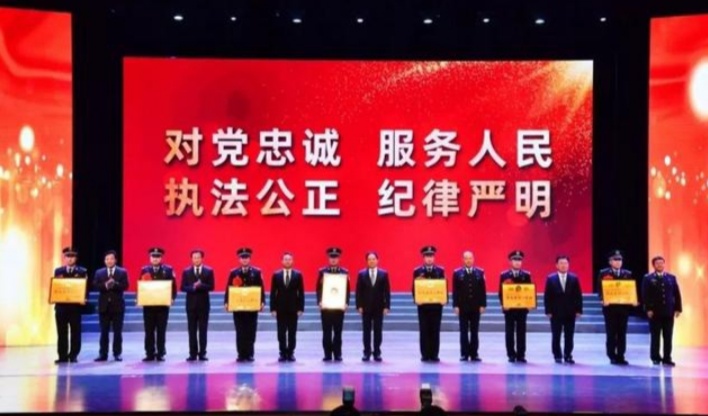 炎黄子孙的情结——中国红