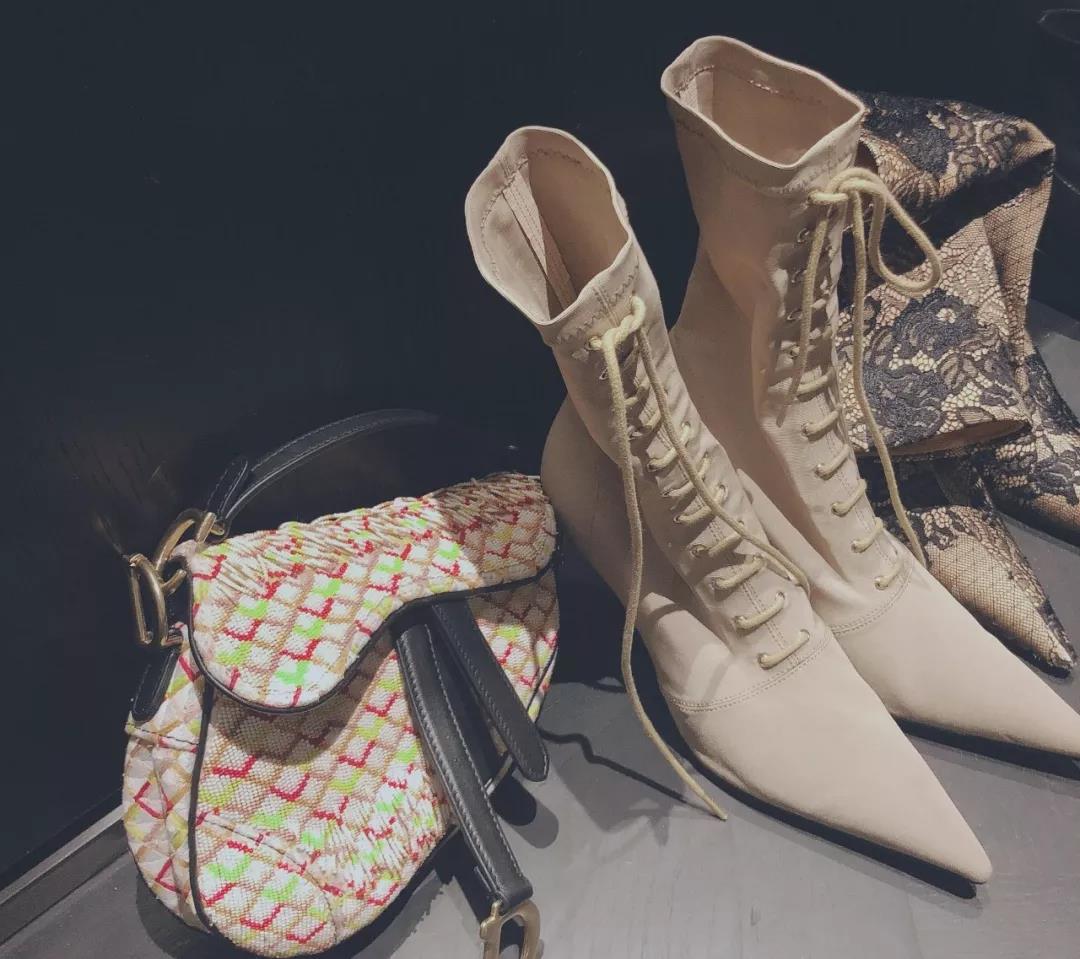 冬天穿短靴怎么搭配好看,冬季短靴穿起来