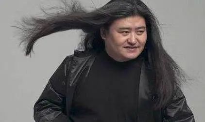 自己在家剪头发又染头发,在家自己给小女孩剪头发