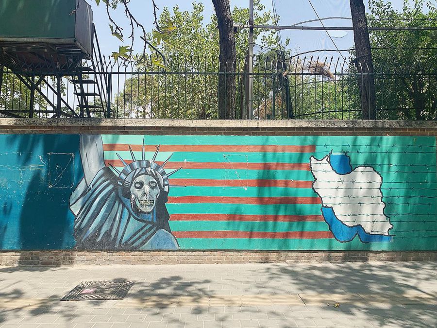 伊朗：黑纱下骚动的嬉皮青年