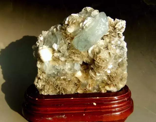 日常石头分类及图片大全,捡到这种石头千万不要扔