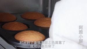 4个鸡蛋，1碗面粉，教你在家自己做老式鸡蛋糕，再也不用买了