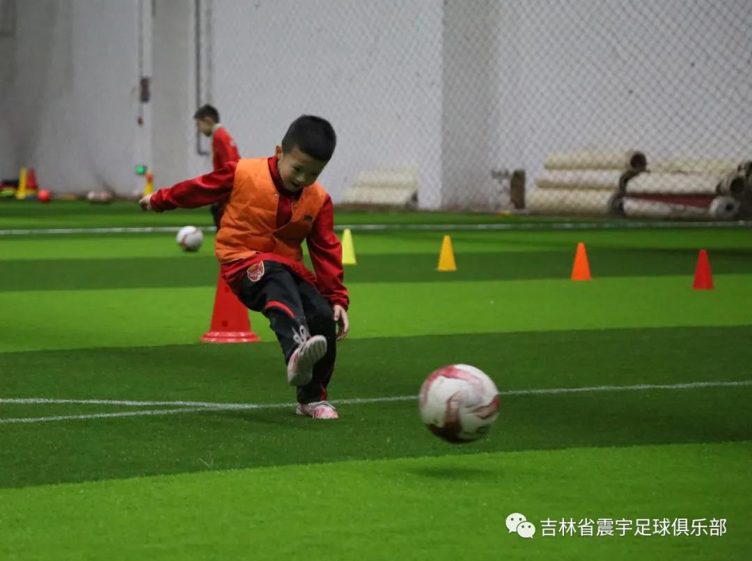 新奇之余,皆是寄望——震宇足球进驻农博园搏一搏室内足球场