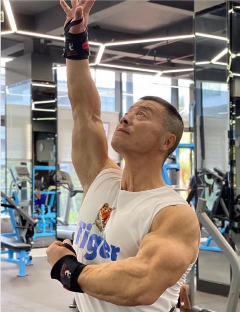 健美老人杨新民,健美常青树杨新民年轻照片