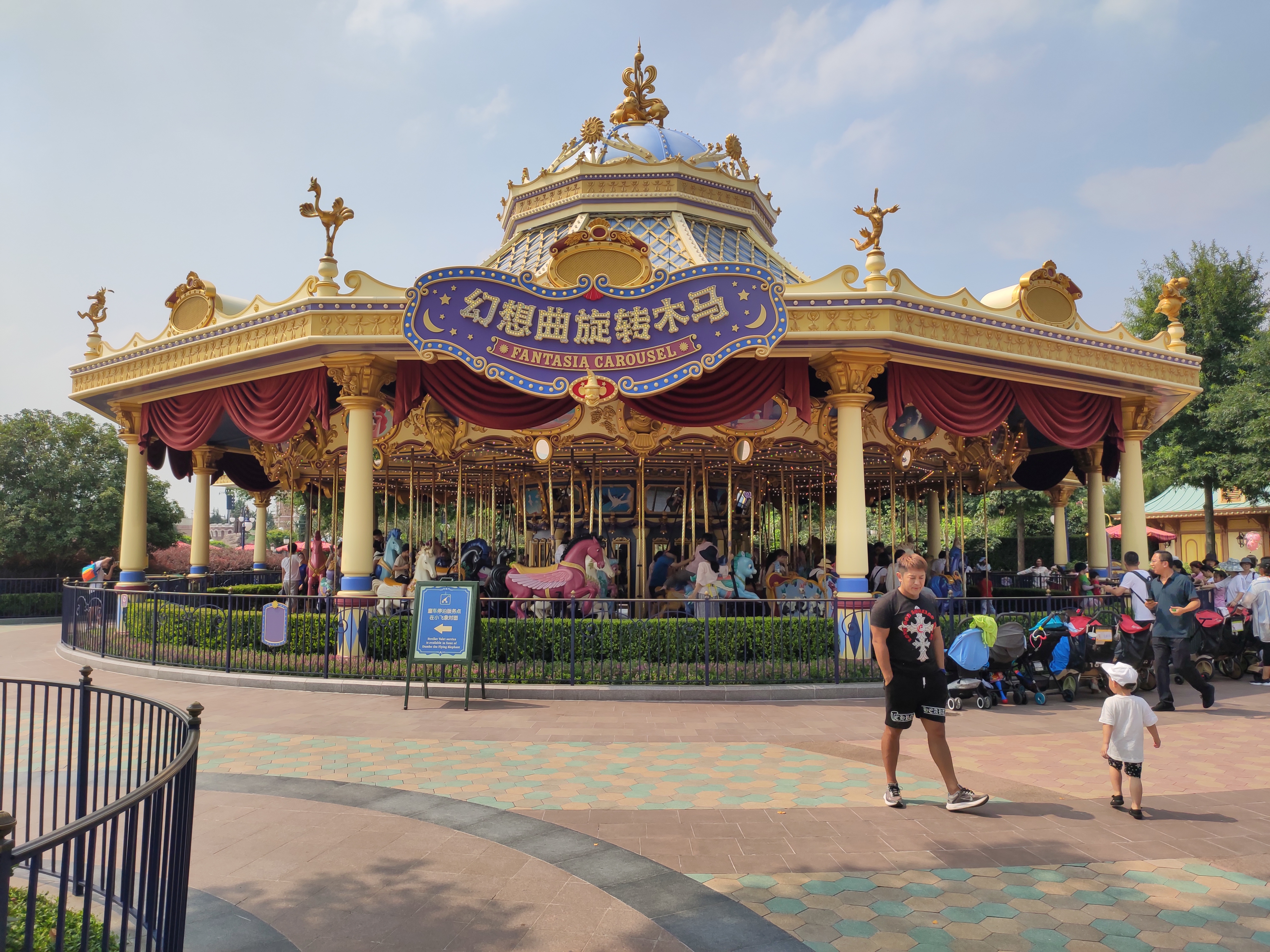 上海迪士尼一大一小旅游攻略,上海迪士尼吃住攻略讲解