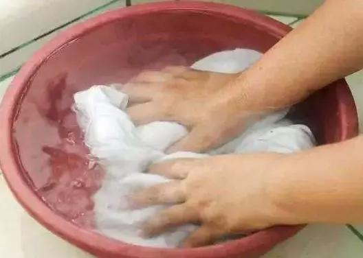 床单汗黄了用什么洗,床单汗黄怎么洗掉霉斑