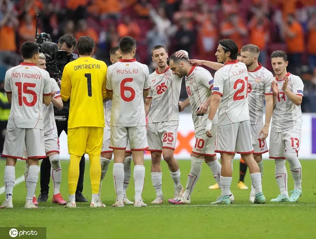 他是北马其顿足球传奇，为球队倾尽所有后迎来感人谢幕