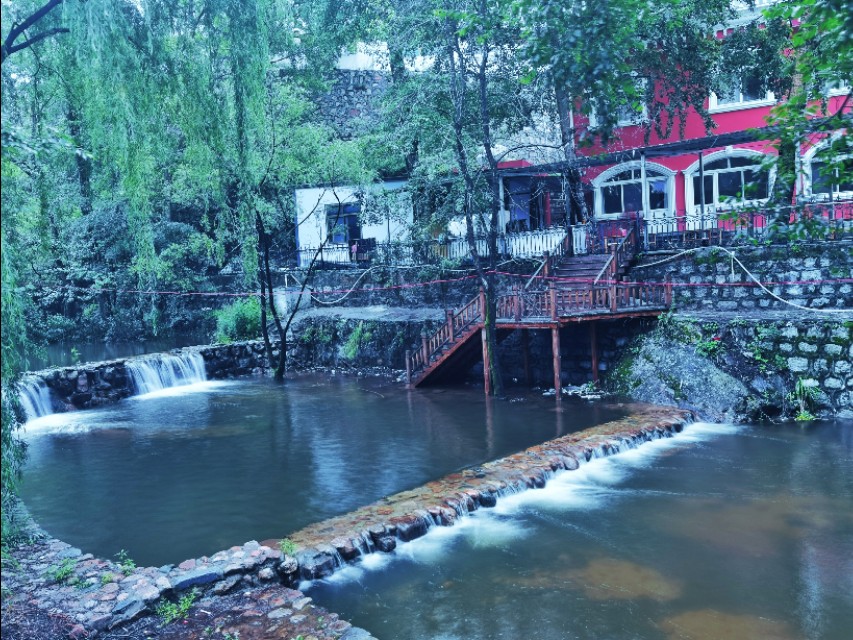 宿在驼梁，感受一种无忧的生活/郝贵云