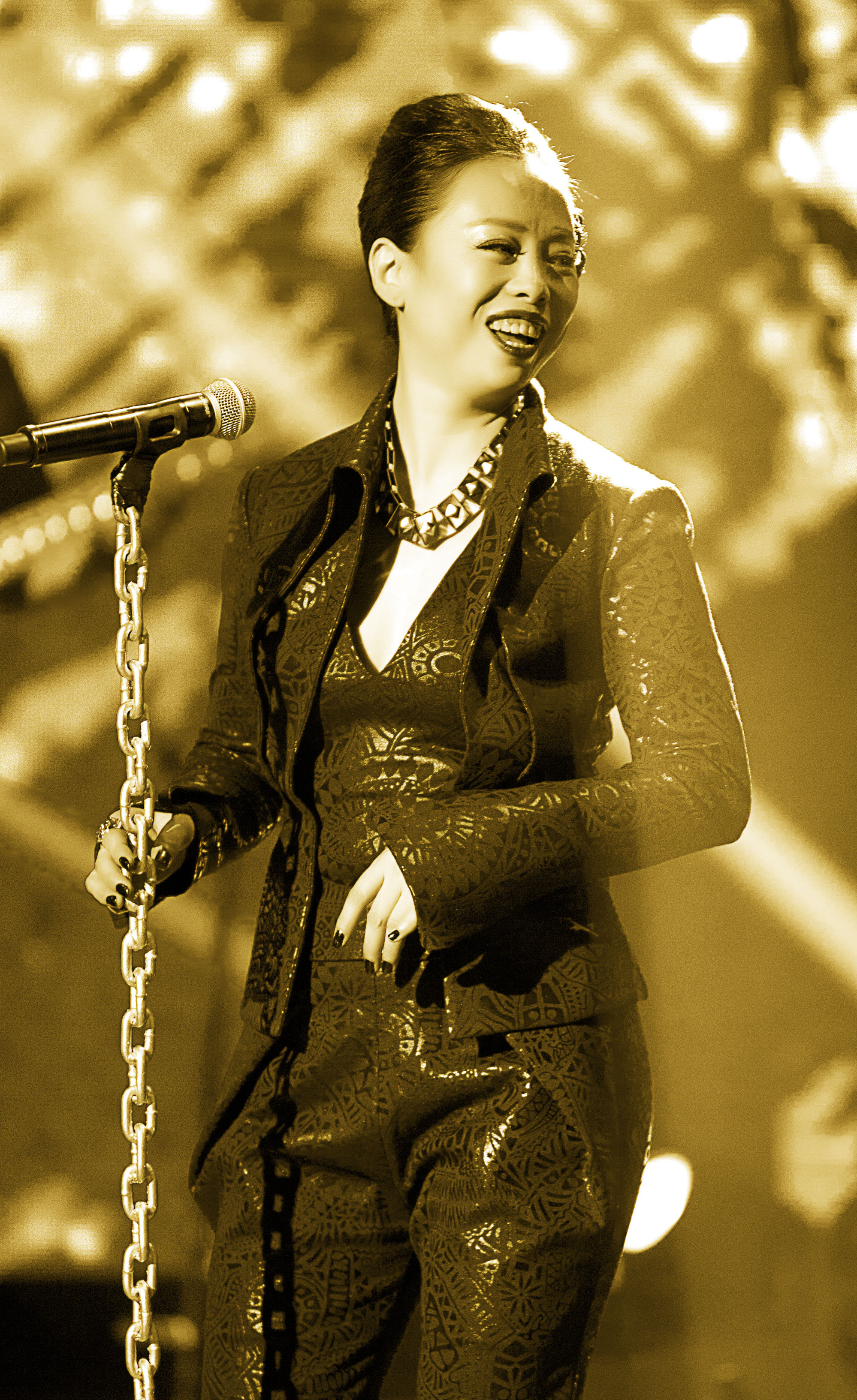 黄绮珊最巅峰现场,黄绮珊揭面大反差