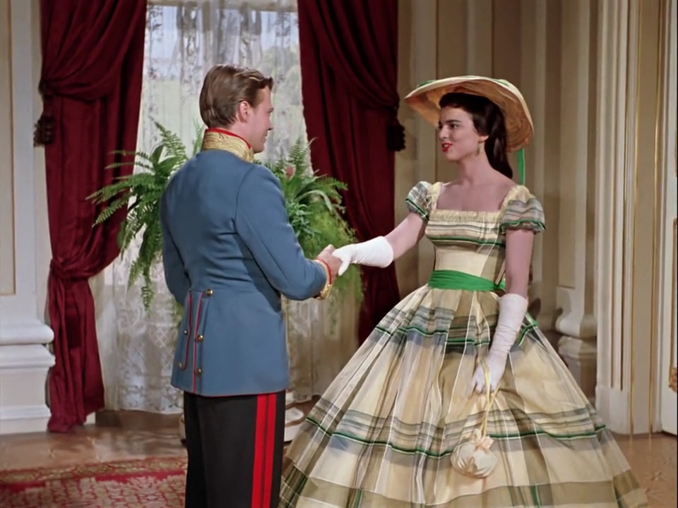 历史上的茜茜公主为什么痴迷美容和瘦身？她能掌控的只有她自己