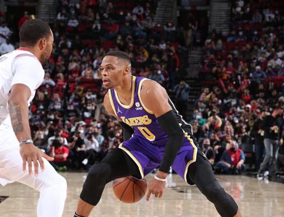 湖人4换1抢利拉德,辣眼睛打篮球