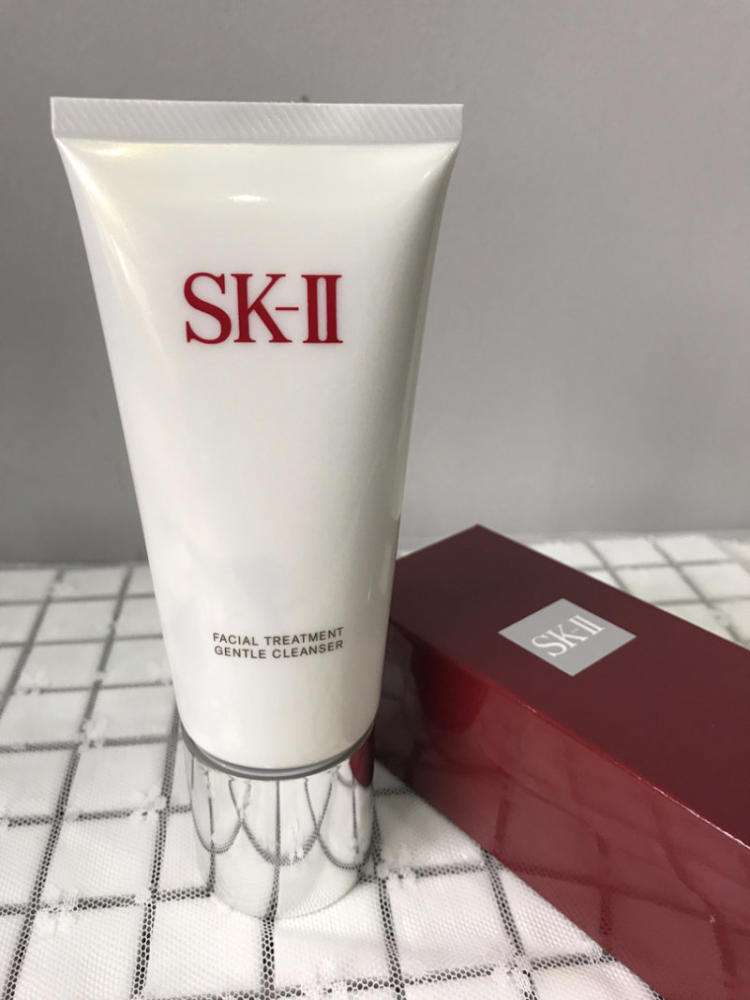 油皮适合用什么护肤品，吃土踩雷这些你一定要知道