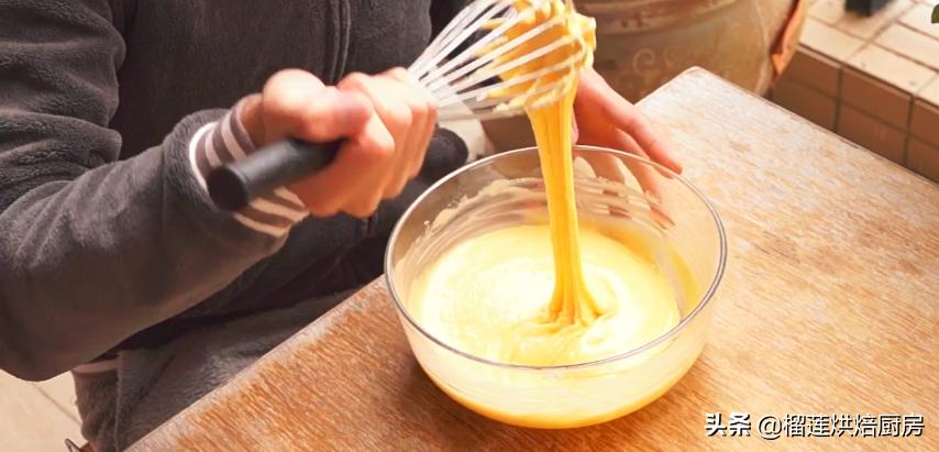 自己动手做出蜡笔小新同款鲷鱼烧，豆沙丝滑甜软，表皮蛋香浓郁