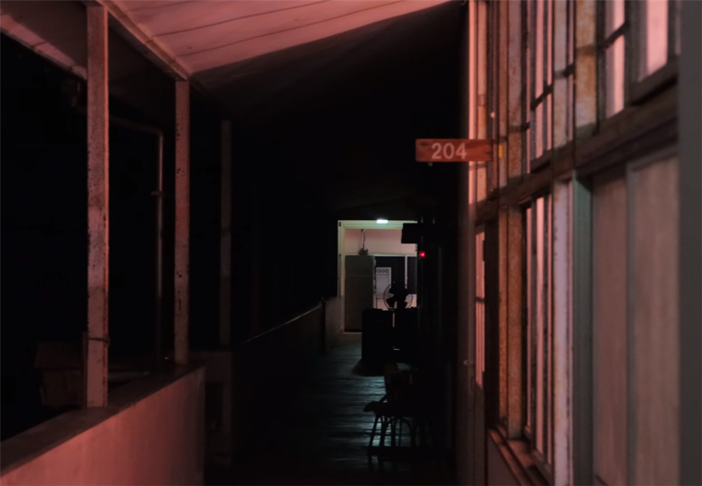 80后小伙回荒废十年的农村大学,80后小伙回荒废10年农村大学