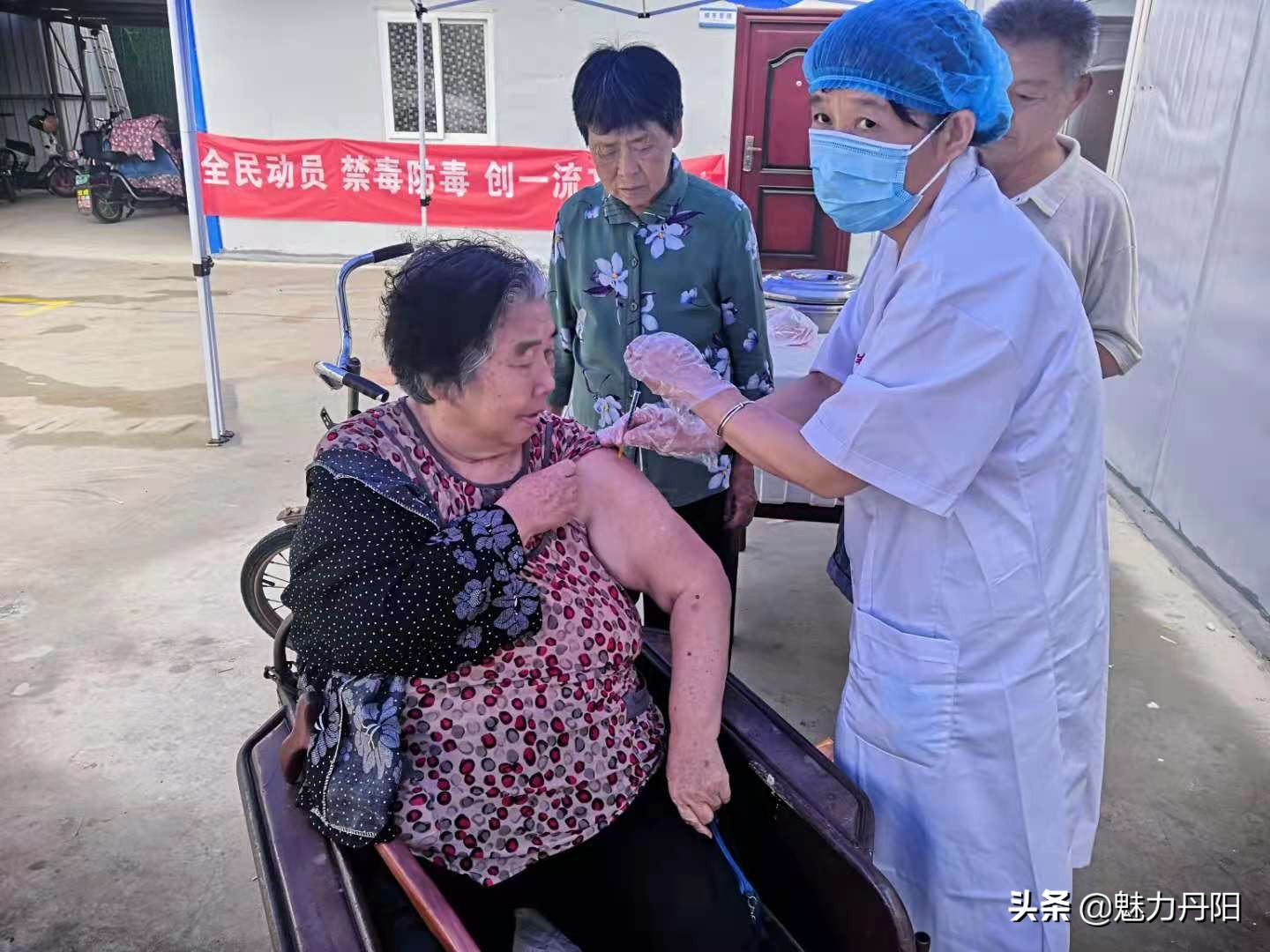 我为群众办实事送温暖进社区活动,我为群众办实事送医下乡