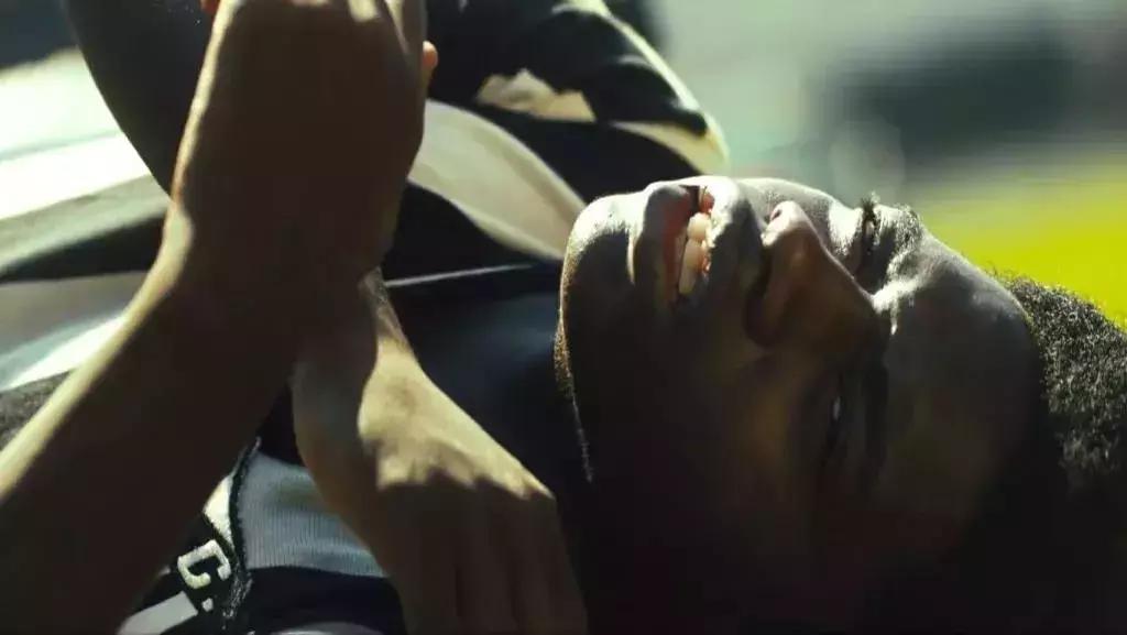 贝利传奇的诞生解说,贝利的传奇足球之路