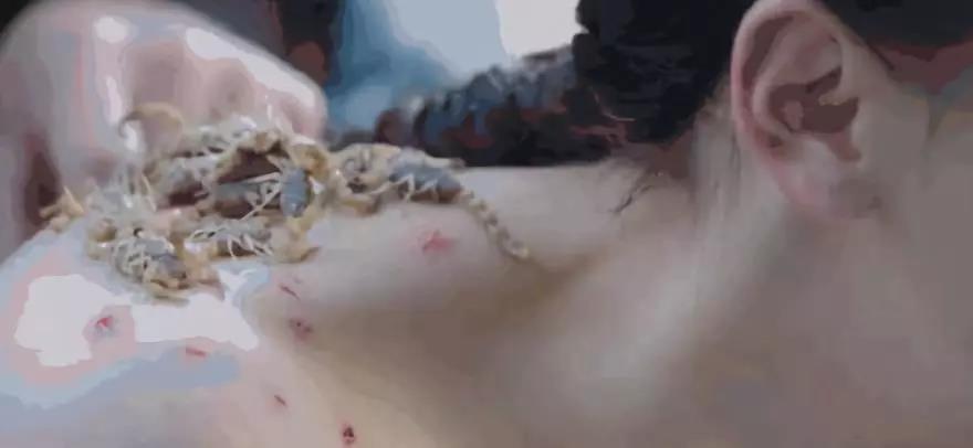 吴谨言皓镧传蝎子爬身视频,吴谨言刘亦菲同框