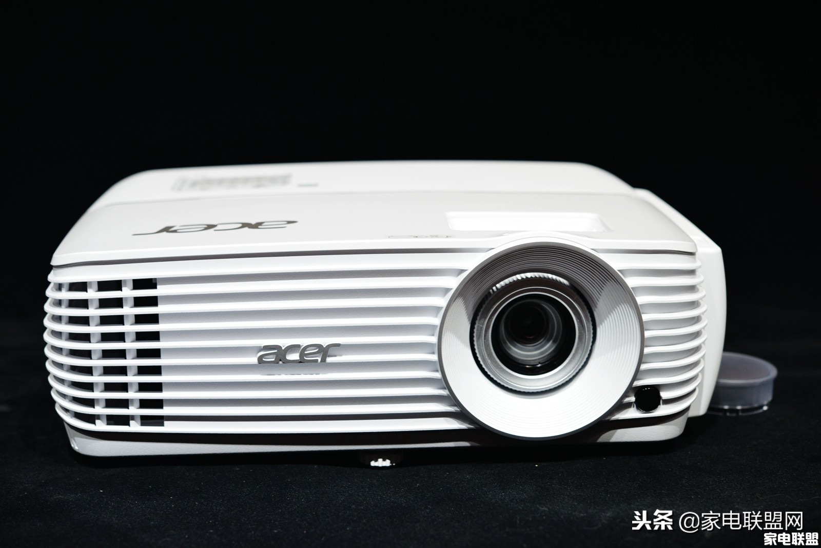 小身材却有大能量-AcerV6810轻松演绎180吋清晰4K画面