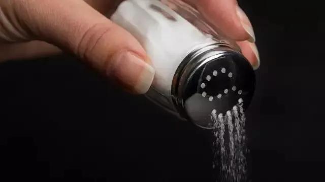 中年人早晨喝温水还是喝蜂蜜水,晨起空腹喝蜂蜜水会得糖尿病吗