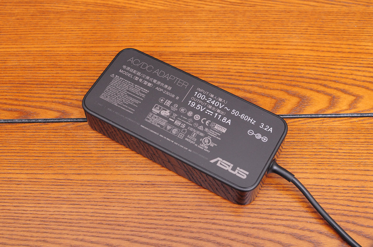 开箱一款最牛逼的游戏笔记本电脑,特别值得入手的游戏笔记本