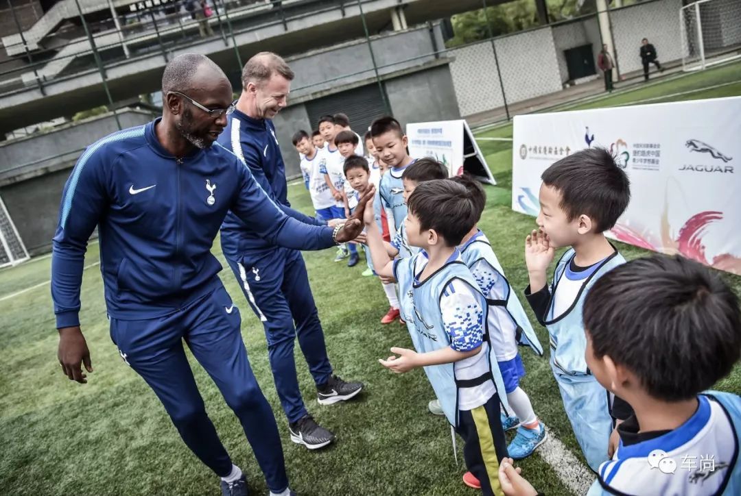 爱踢球的小豹子,爱踢足球的小豹子