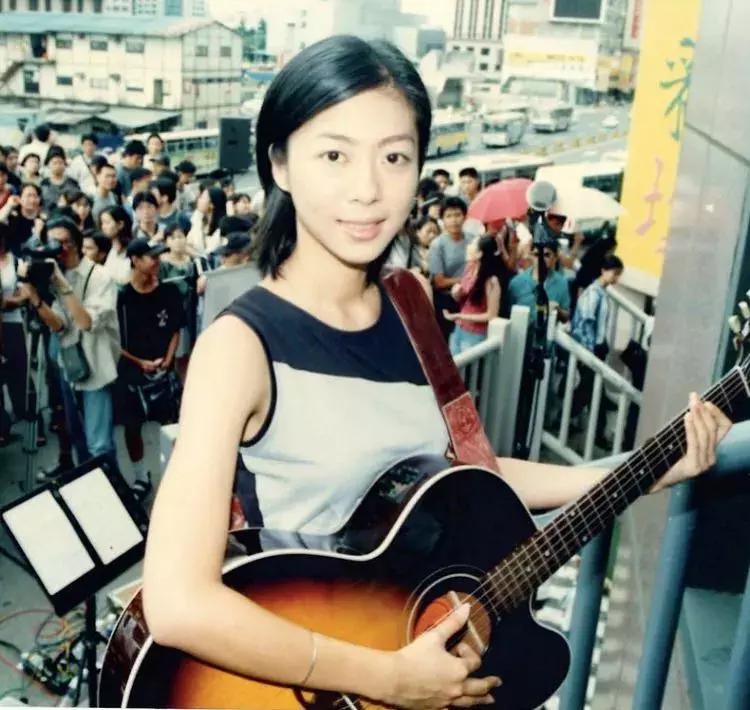 陈绮贞32岁的样子,陈绮贞和谁合唱