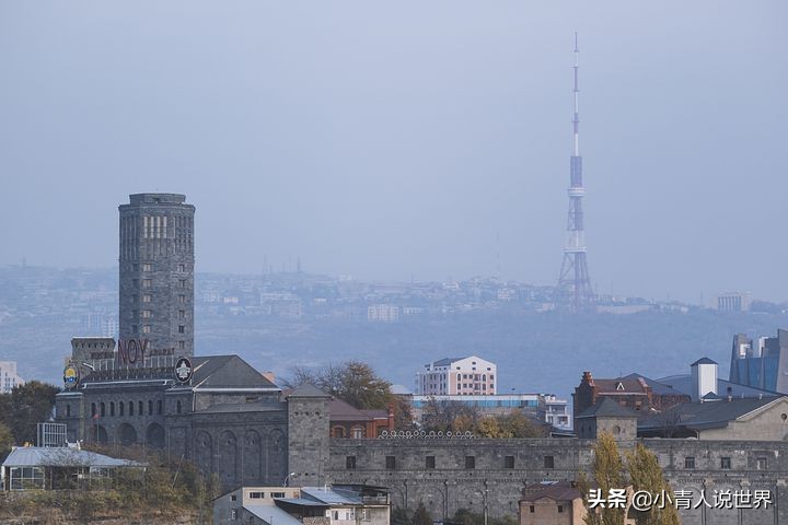 跟阿塞拜疆干架的亚美尼亚，真的很弱吗？它是个怎样的国家？